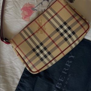 Burberry nova check pouchette